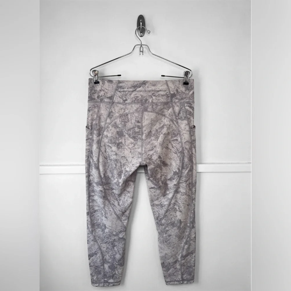 Lululemon Time to Sweat Crop 23
